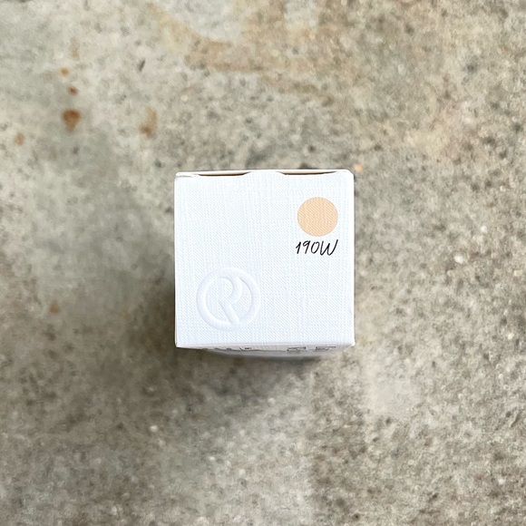 Rare Beauty Liquid Touch Weightless Foundation - Picture 2 of 2